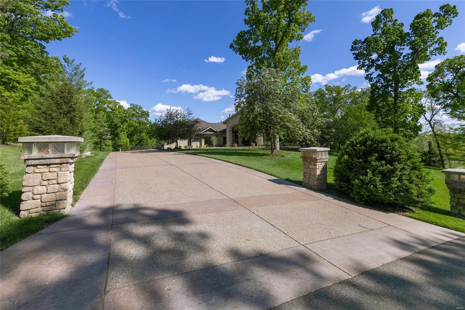 Summit Estate - Residential