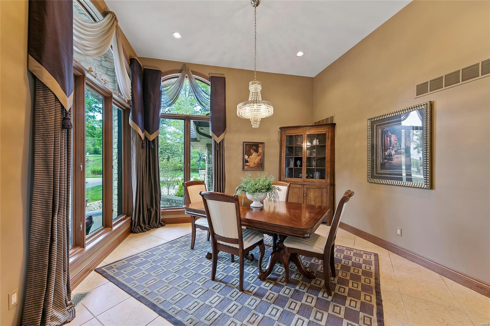 Summit Estate - Residential