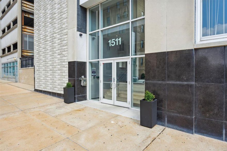 Highly updated and super convenient location, this 2-bed, 1 large full bathroom with double vanities and separate tub and shower has an open floor plan, 10-ft. ceilings, and a panoramic wall of windows that overlooks the St. Louis Children’s Museum.  The kitchen has sleek black granite counters, with all-black appliances, loads of 42” cabinetry, beautiful hardwood floors throughout the main living area and stackable washer/dryer in the hall closet. There are also ceiling fans in the living room area and both bedrooms. Amenities include a recreation room, outdoor patio for grilling, hot tub, fitness center in the basement of the building and a covered parking garage with one assigned parking space (#187) next door in the Terra Cotta garage that is adjacent to Annex loft building and has secure parking from the garage to the side entrance. Within walking distance to sporting events, restaurants, bars and parks, this is urban land loft living at its finest. Location: Downtown