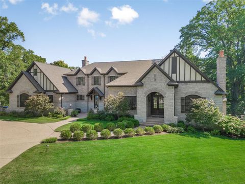 Photo of 2814 N Geyer Road, Frontenac, MO 63131 (MLS # 24062297)