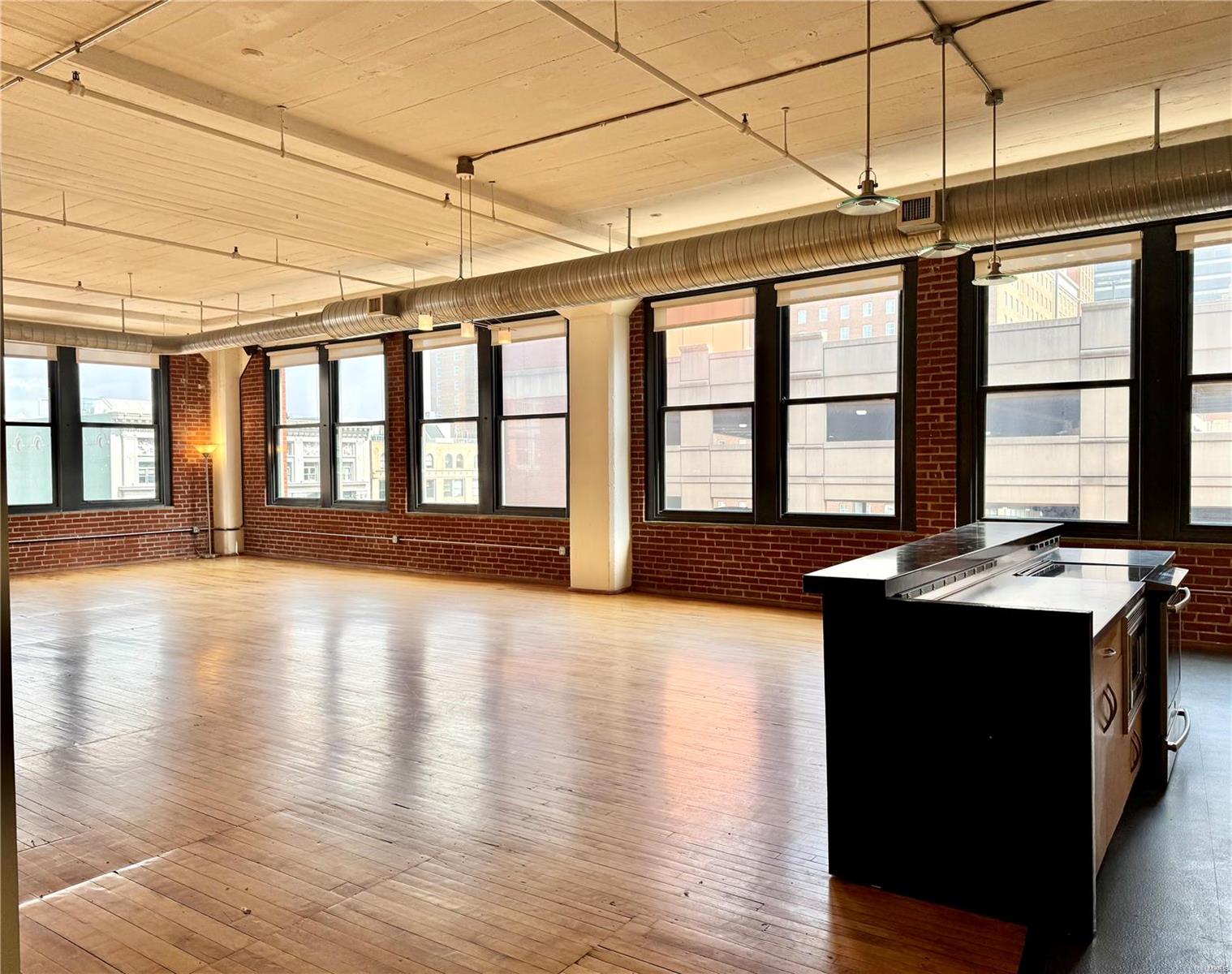 1010 Saint Charles Street 702
