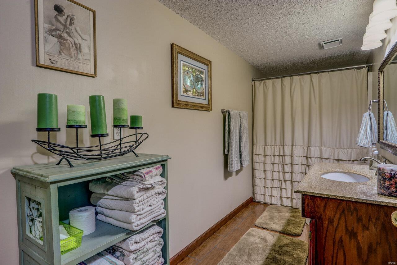 Country Pointe Estate - Residential