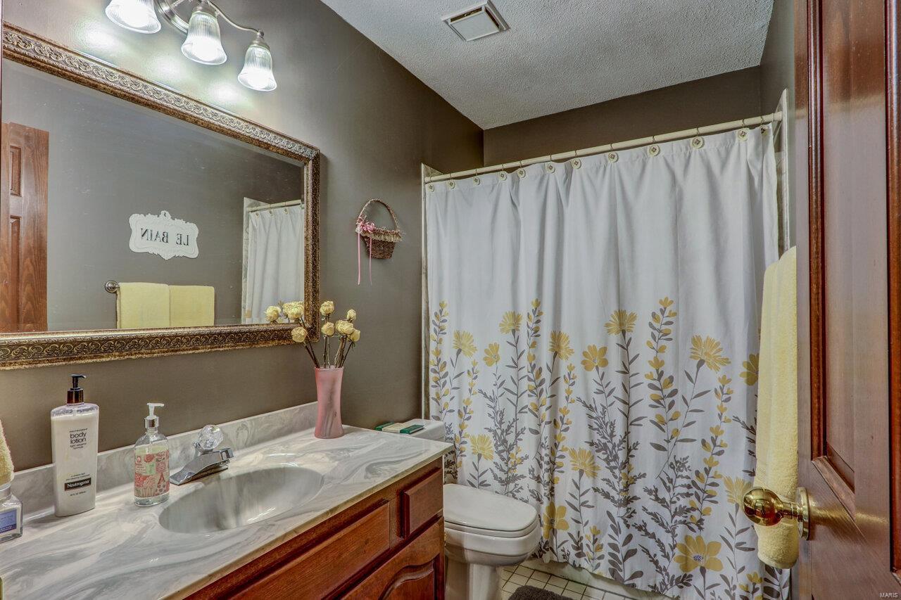 Country Pointe Estate - Residential