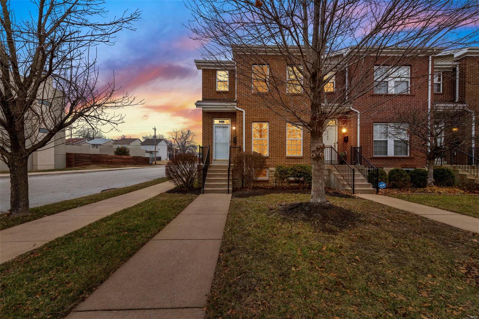 View St Louis, MO 63108 townhome
