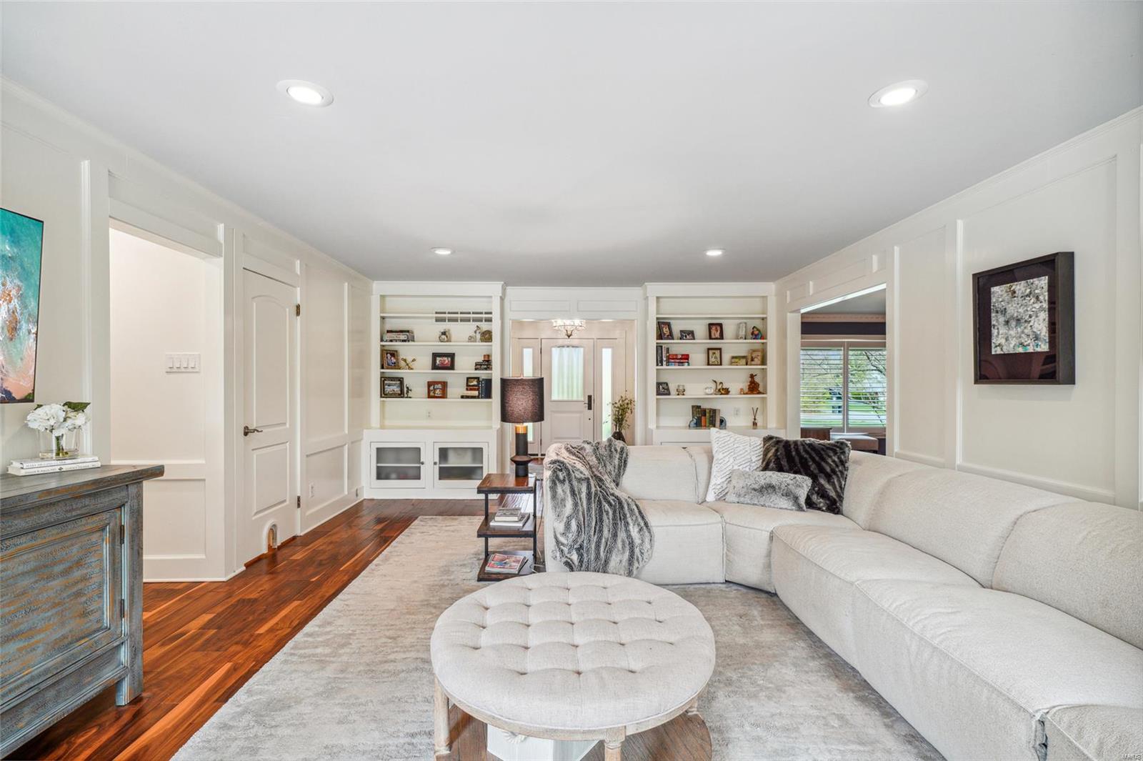 10422 Frontenac Woods Lane