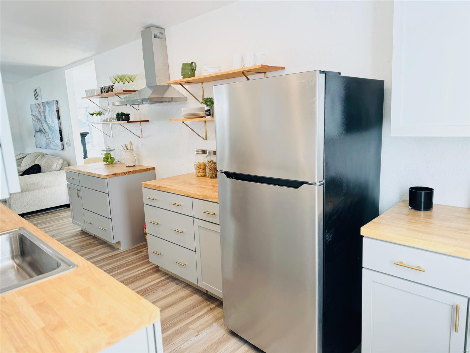 Granite City, Illinois 62040, United States, 3 Bedrooms Bedrooms, ,2 BathroomsBathrooms,Residential,Pending,33324