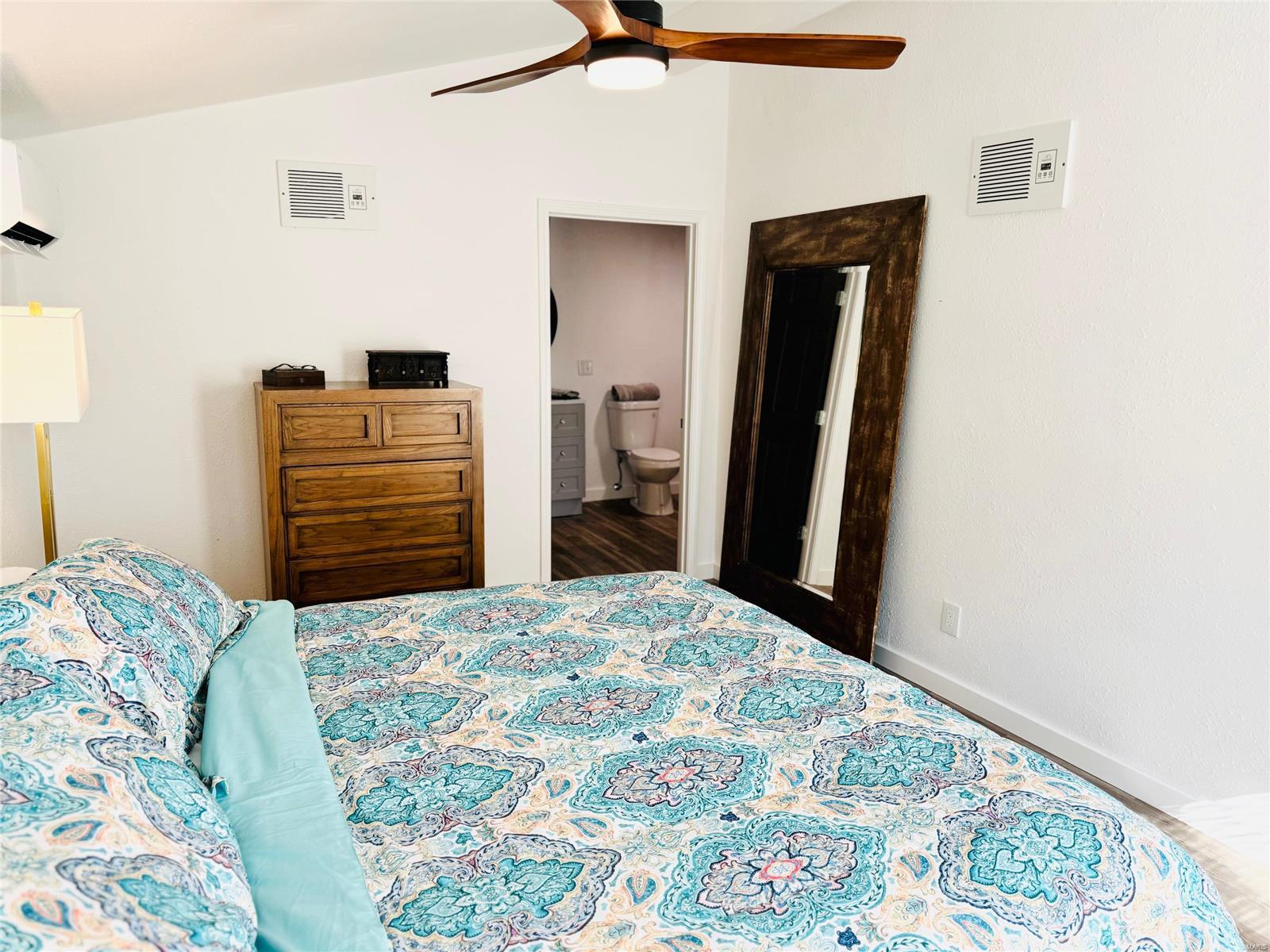 Granite City, Illinois 62040, United States, 3 Bedrooms Bedrooms, ,2 BathroomsBathrooms,Residential,Pending,33324