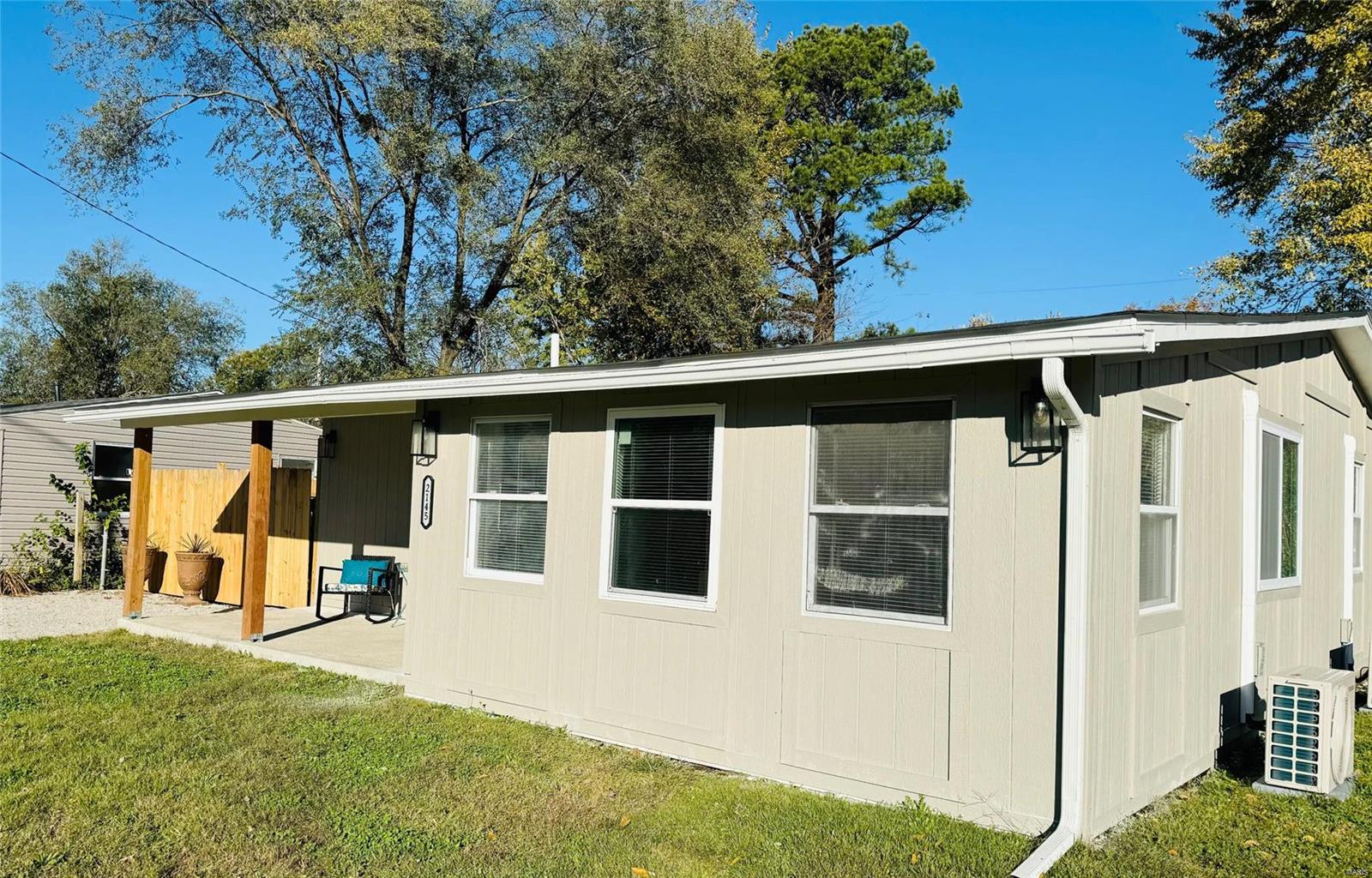 Granite City, Illinois 62040, United States, 3 Bedrooms Bedrooms, ,2 BathroomsBathrooms,Residential,Pending,33324