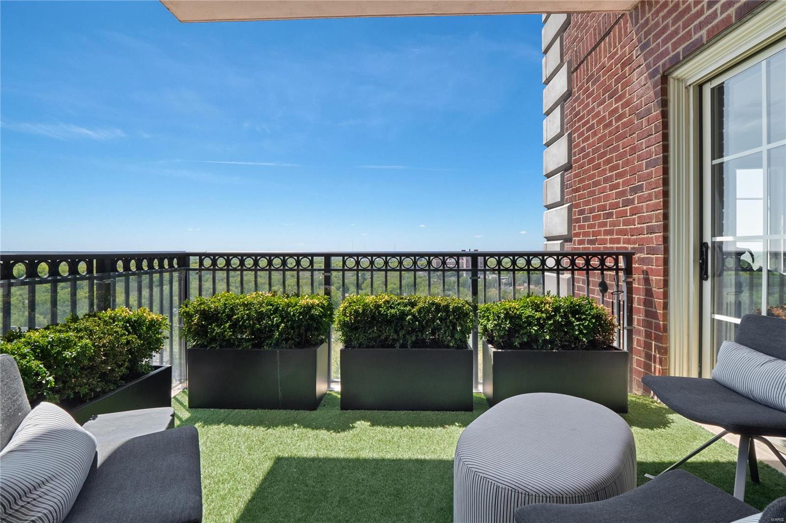 Plaza In Clayton A Condo The - Residential