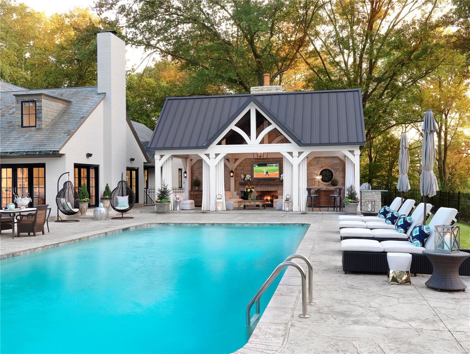 Von Schrader Estate - Residential