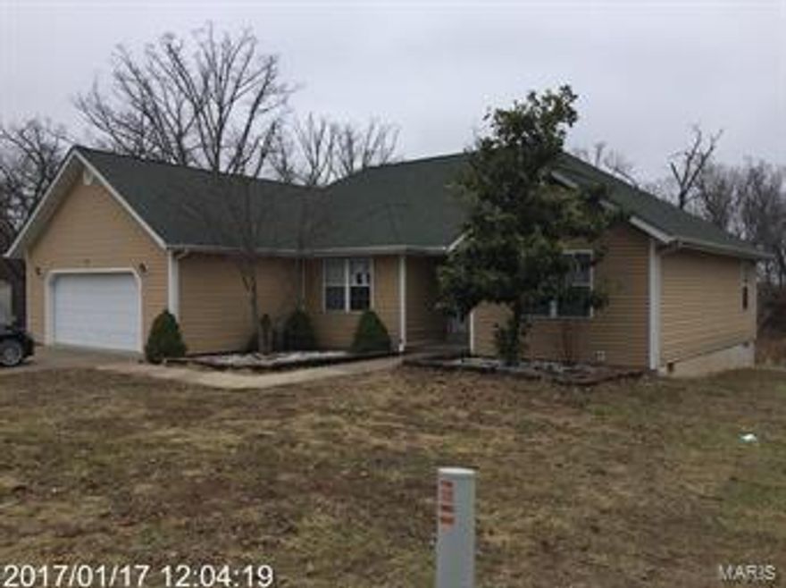 What a price! This three bedroom two bathroom, split bedroom plan features a spacious kitchen with breakfast area, and separate formal dining area. Located with easy access to all area amenities. Call today for additional information or to schedule a showing. SpecialListingConditions: Foreclosure