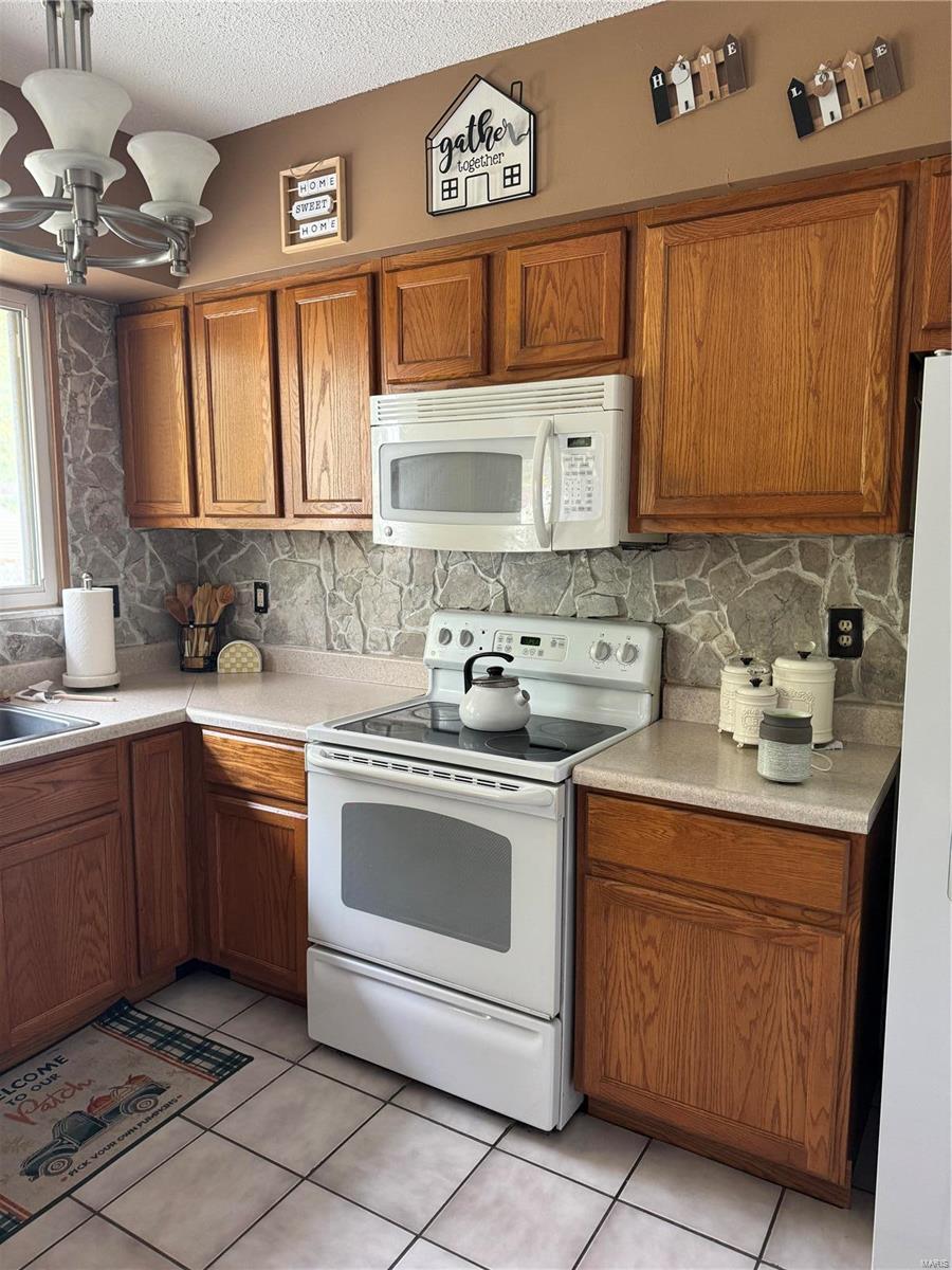 St Charles, Missouri 63303, United States, 3 Bedrooms Bedrooms, ,2 BathroomsBathrooms,Residential,Pending,26991