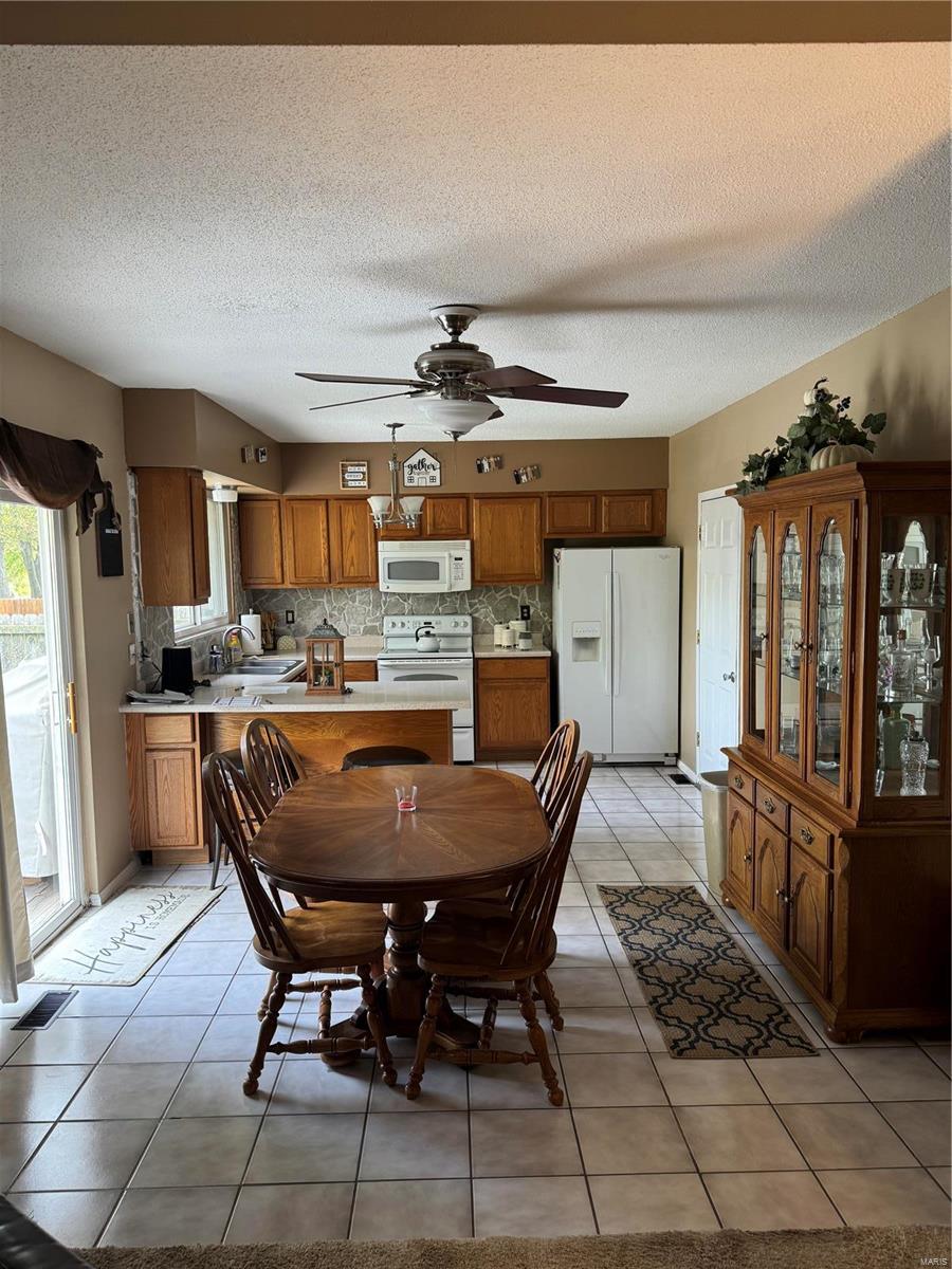 St Charles, Missouri 63303, United States, 3 Bedrooms Bedrooms, ,2 BathroomsBathrooms,Residential,Pending,26991