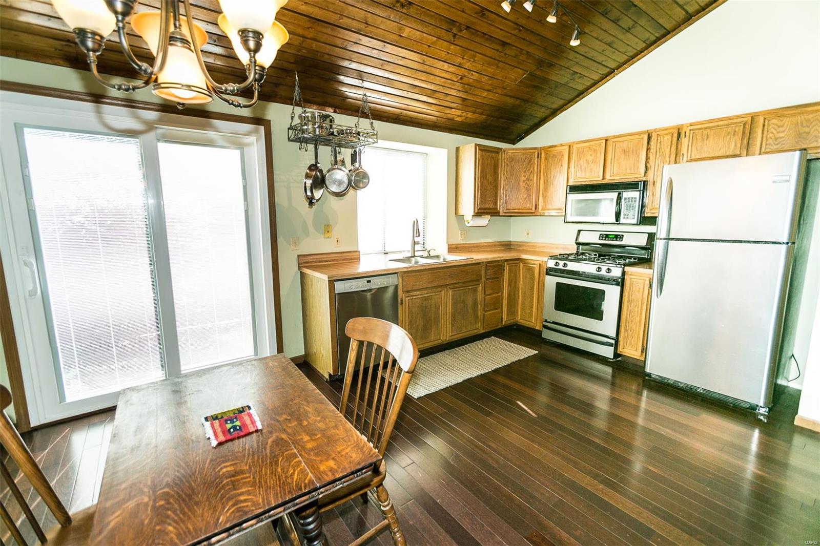 St Charles, Missouri 63303, United States, 3 Bedrooms Bedrooms, ,3 BathroomsBathrooms,Residential,Pending,37604