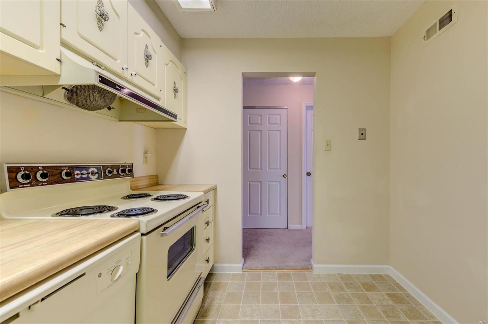 Carriage House Manor Condo Ph - Residential