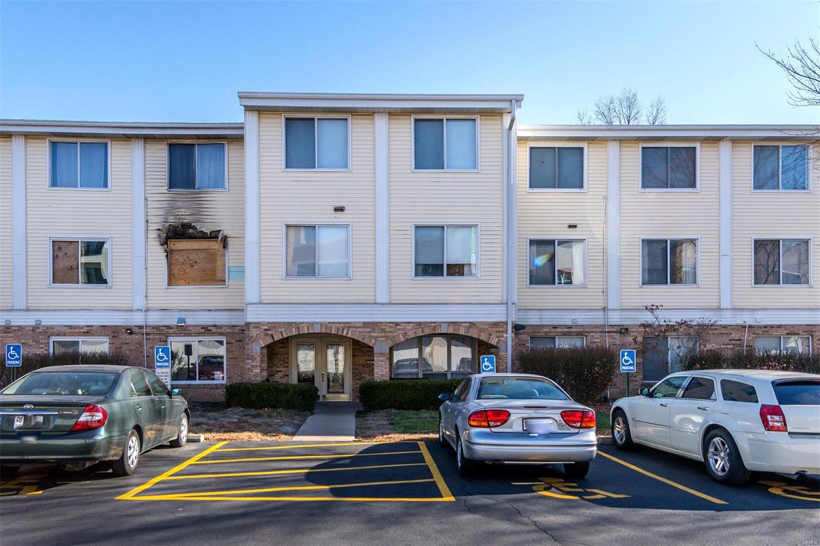 Carriage House Manor Condo Ph - Residential