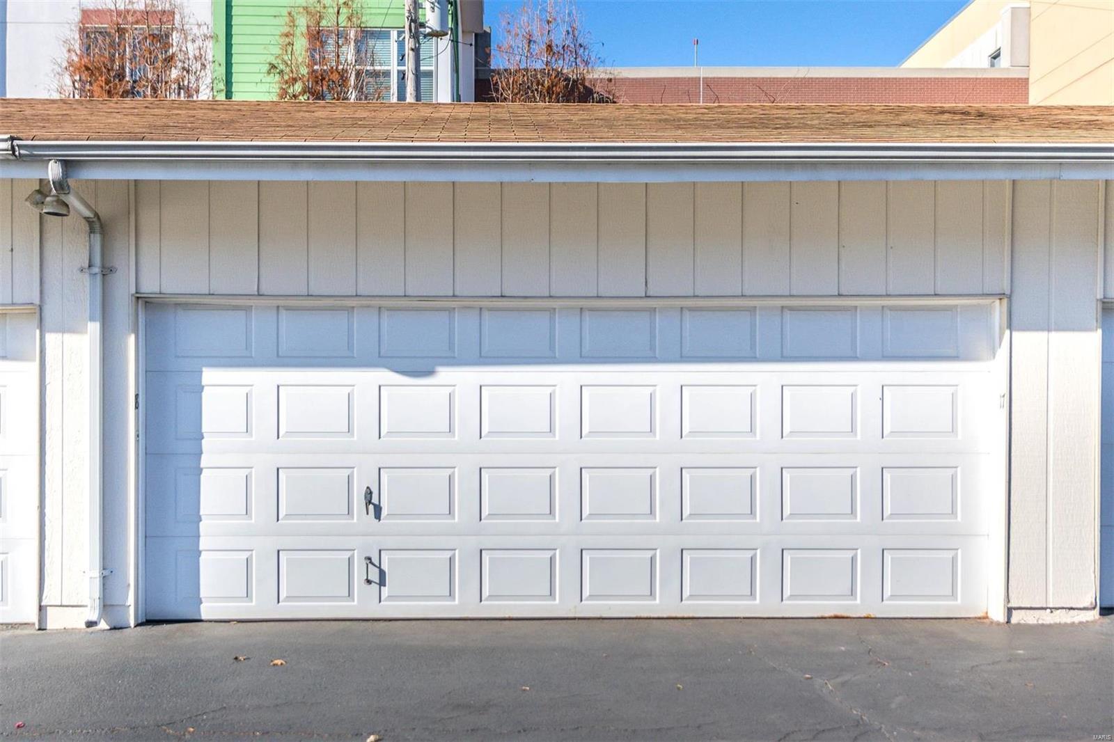 Carriage House Manor Condo Ph - Residential