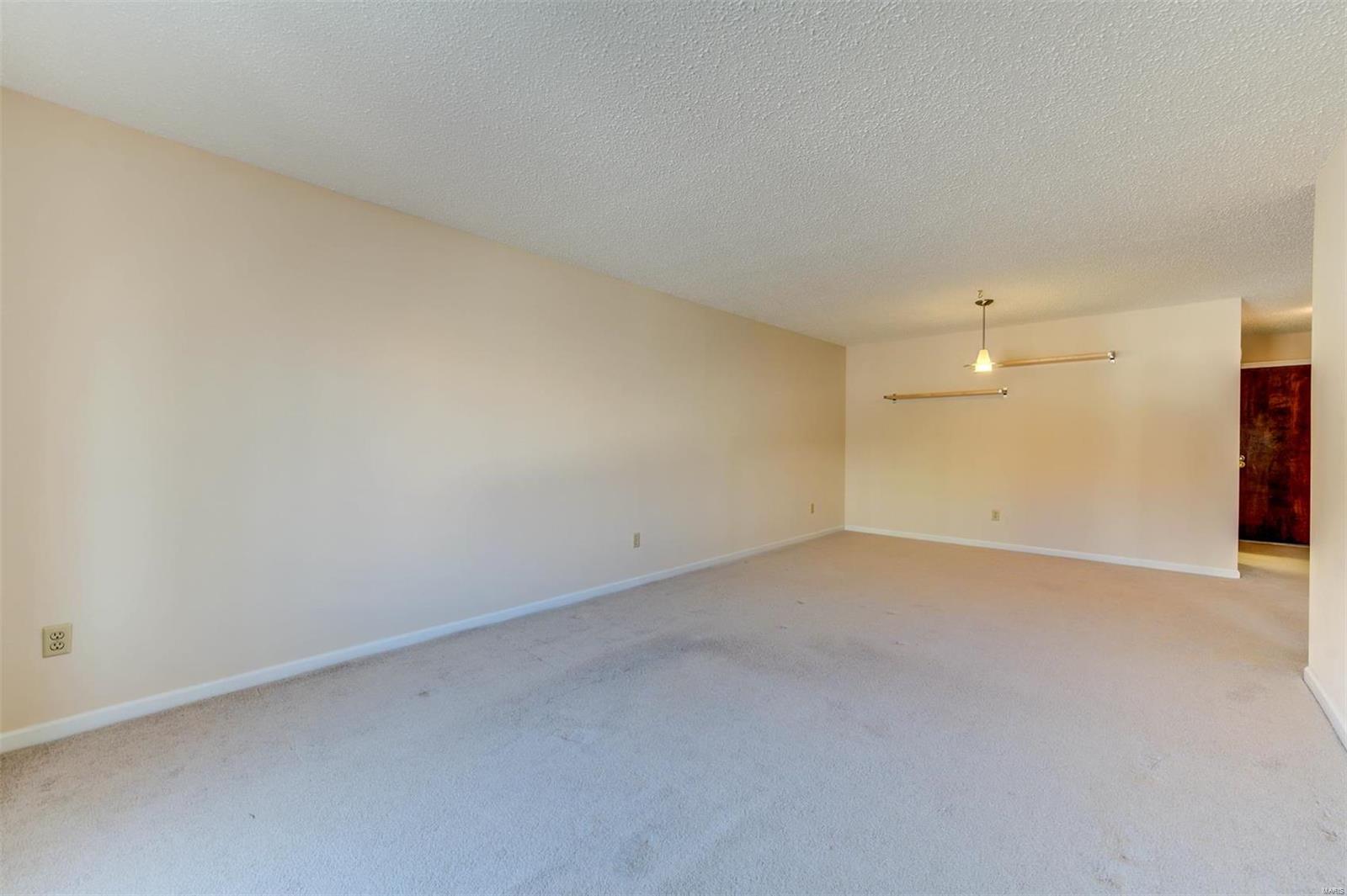 Carriage House Manor Condo Ph - Residential