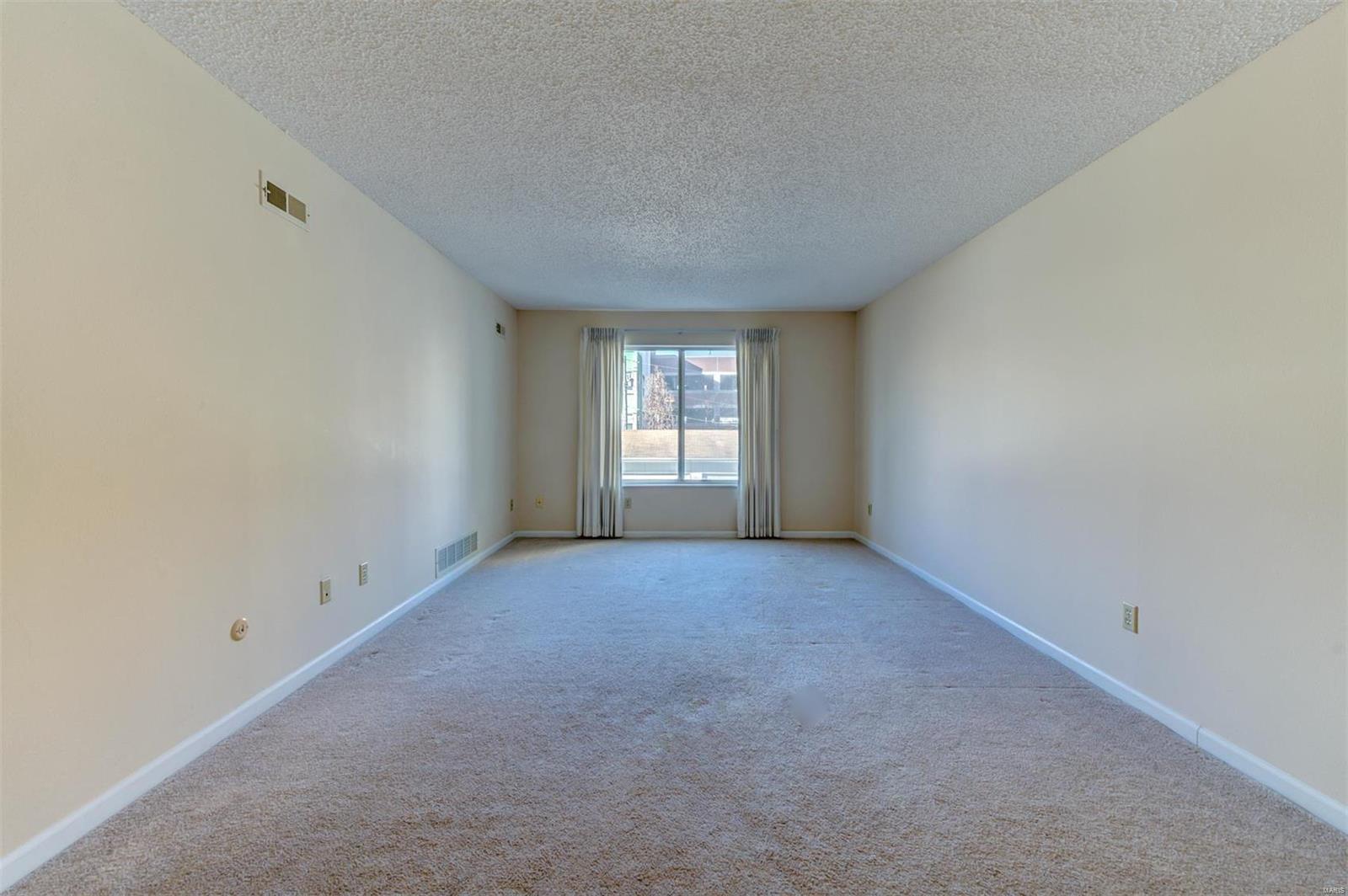 Carriage House Manor Condo Ph - Residential