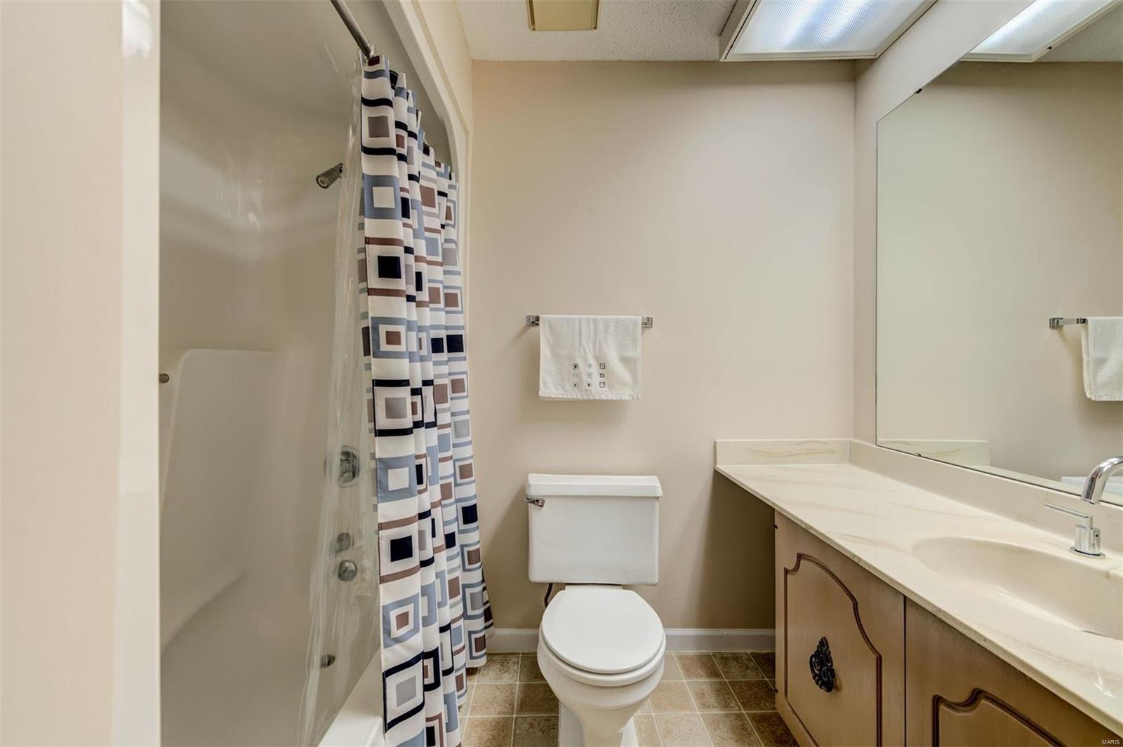 Carriage House Manor Condo Ph - Residential