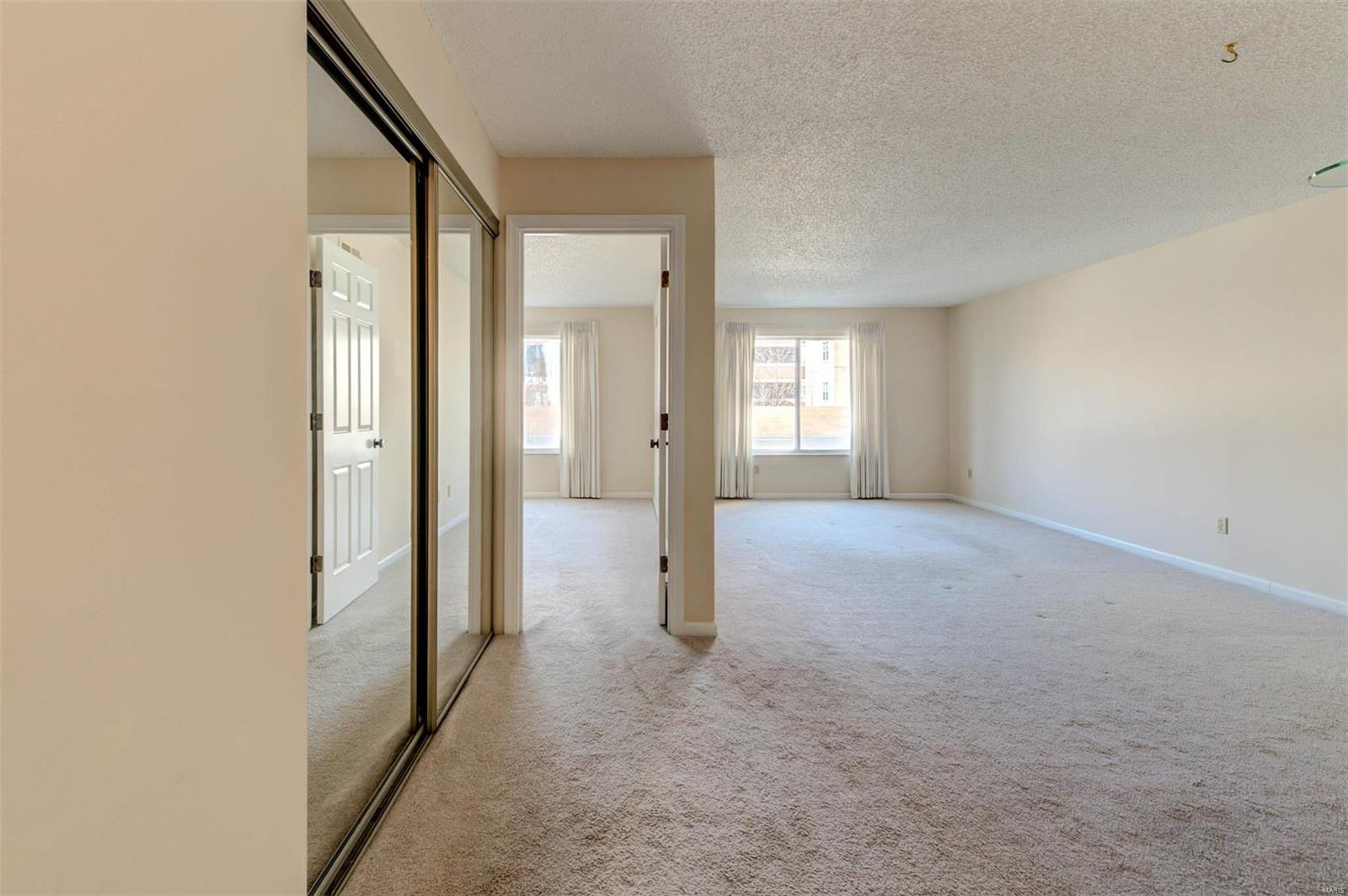 Carriage House Manor Condo Ph - Residential