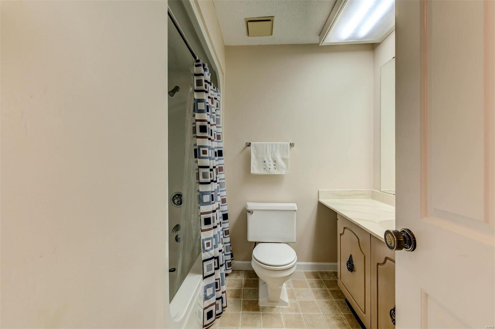 Carriage House Manor Condo Ph - Residential