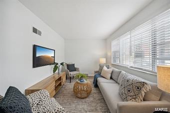 St Louis, Missouri 63118, United States, 2 Bedrooms Bedrooms, ,1 BathroomBathrooms,Residential,Pending,36249