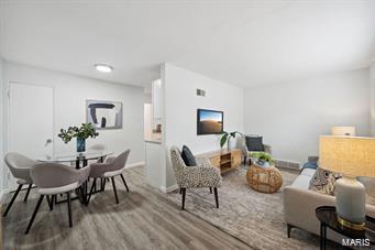 St Louis, Missouri 63118, United States, 2 Bedrooms Bedrooms, ,1 BathroomBathrooms,Residential,Pending,36249