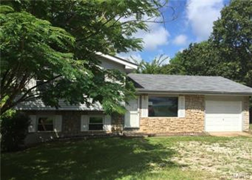 3 bedroom, vinyl siding makes for easy living. The walk out lower level offers storage, family room, half bath & laundry & walks out to fenced yard & patio. The kitchen offers oak cabinets, ceramic floor, lots of counter space, & ceiling fan. 1 car garage. This is a Fannie Mae HomePath property•HomePath® is proud to launch our HomePath Ready Buyer program, a comprehensive online homebuyer education course. First Time Homebuyers who complete this education course prior to their initial offer may request up to 3% closing cost assistance toward the purchase of a HomePath property and reimbursement of the HomePath Ready Buyer training cost. SpecialListingConditions: Foreclosure