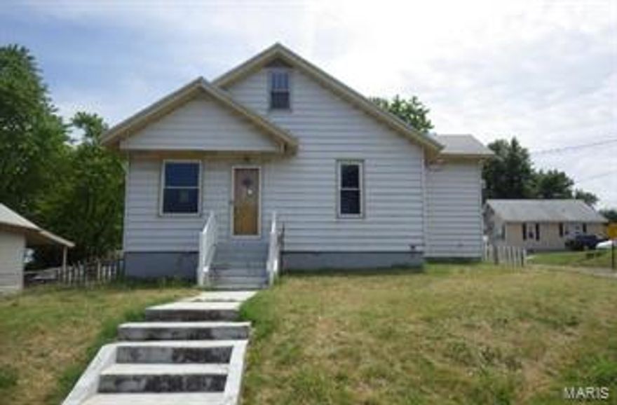 Don't miss this 3 bedroom 1 bathroom home with over 1,500 square feet!  Home features large kitchen, open floor plan, carpet throughout and large level fenced lot!  This home is waiting for your finishing touches!! HUD acquired property. All purchasers welcome to bid. Open to all purchasers without preference after bid deadline. Property being sold as is. All utilities are turned OFF. Please use discretion when showing and bring a flashlight. SpecialListingConditions: Foreclosure