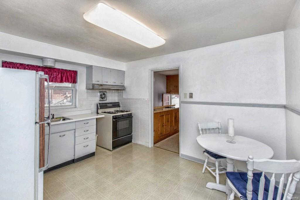 Larry Del Courts - Residential