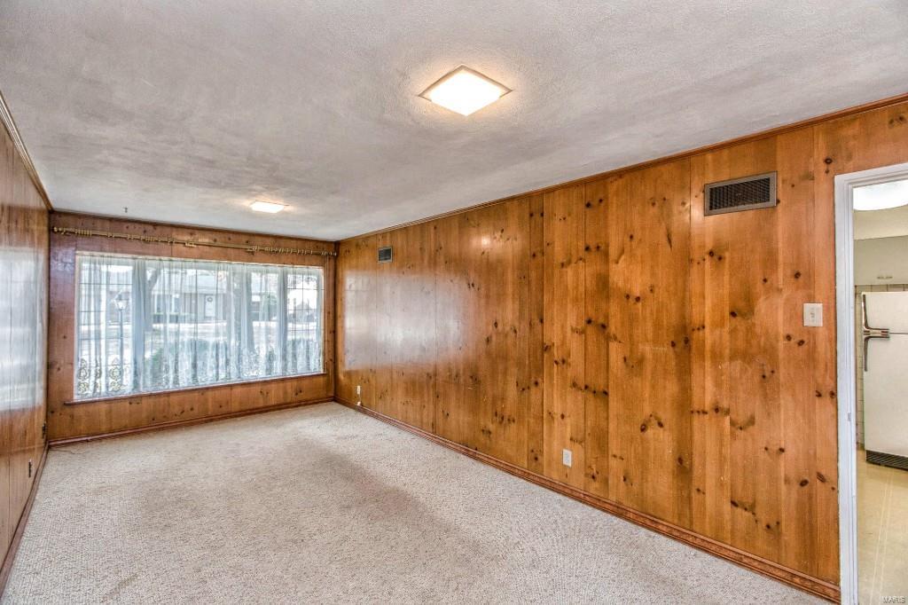 Larry Del Courts - Residential