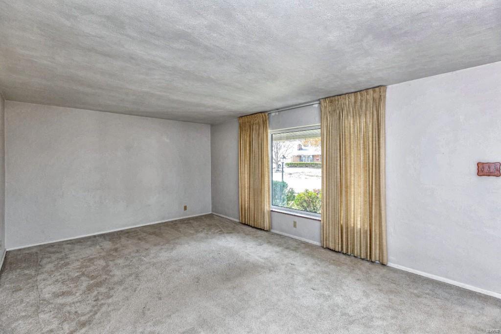 Larry Del Courts - Residential