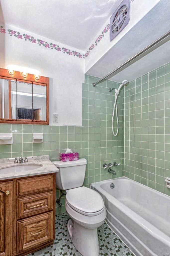 Larry Del Courts - Residential