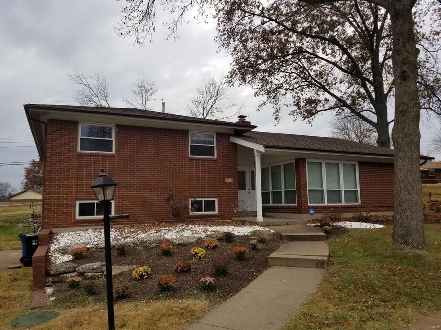 LOCATION-LOCATION-LOCATION- This large renovated home in Oakville area offers 2325 square feet of finished living space. If you need room to roam and have a large family, this home is for you. 5 bedrooms, lots of windows, large rooms, large covered patio, vaulted family room, nearly maintenance free brick home. 4th bedroom could be an office. Enjoy the updated kitchen boasting soft-close cabinets, new countertops, new stainless steel Samsung appliances and an island! Updated bathrooms and brand new quality laminate flooring throughout! 2 car garage with plenty of additional parking space. A great value and close to everything South County has to offer!