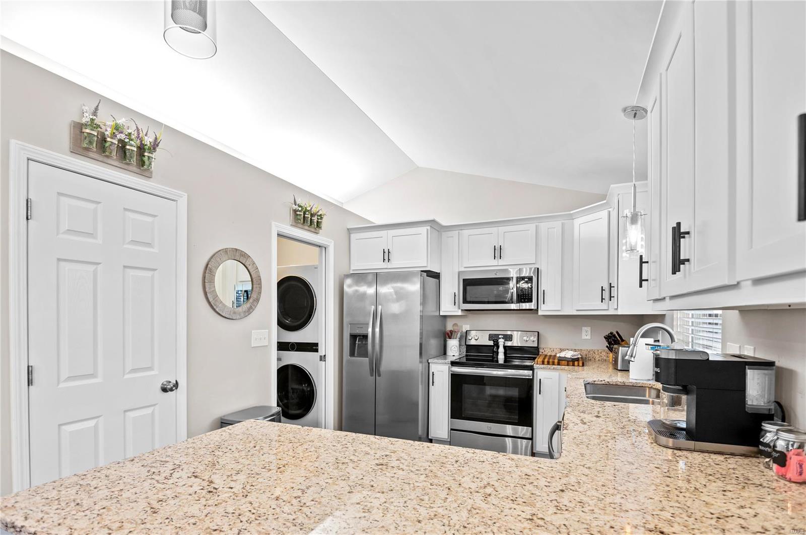 O'Fallon, Missouri 63366, United States, 3 Bedrooms Bedrooms, ,2 BathroomsBathrooms,Residential,Pending,6070