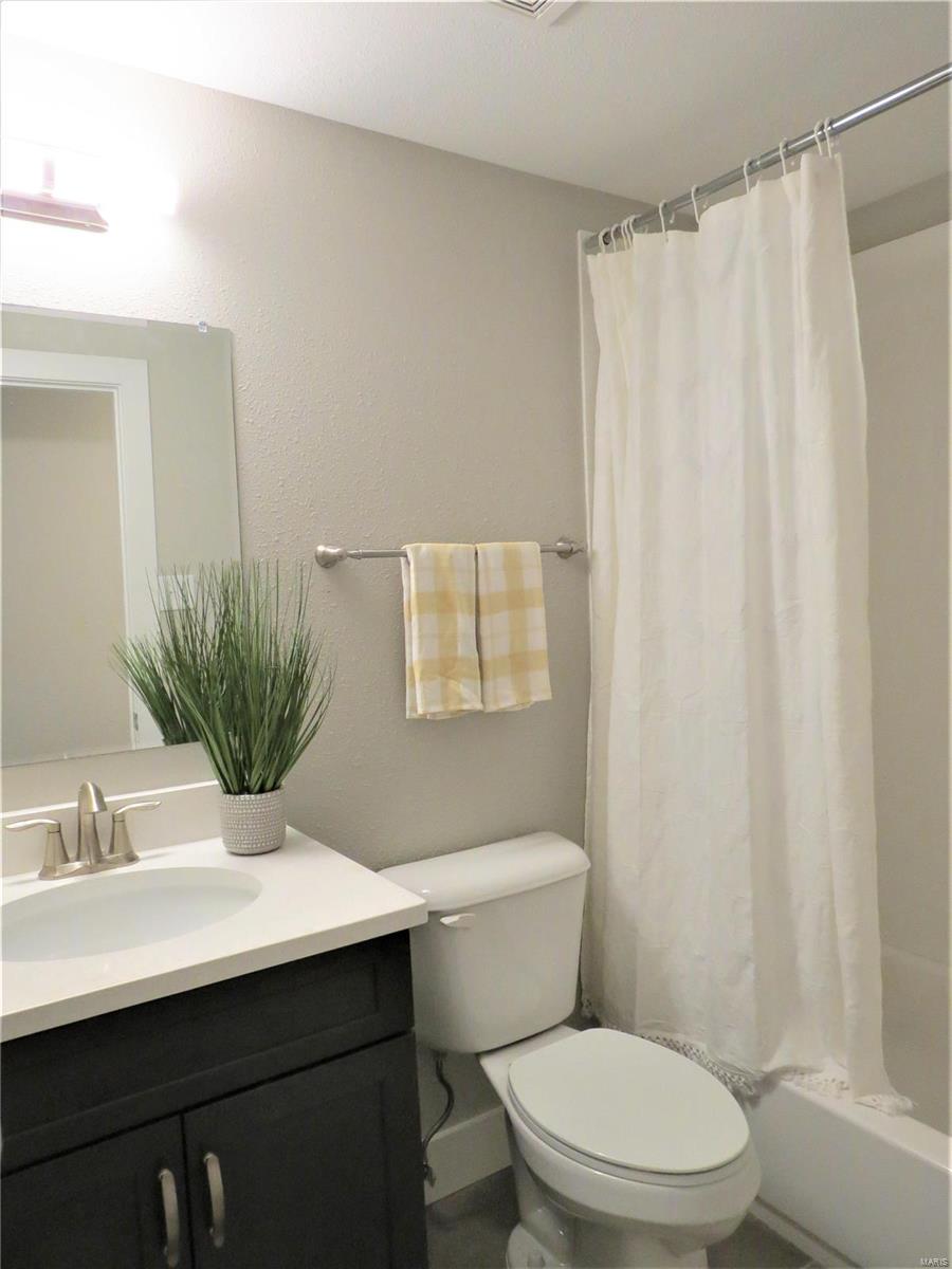 Pershing Ave - Residential Income