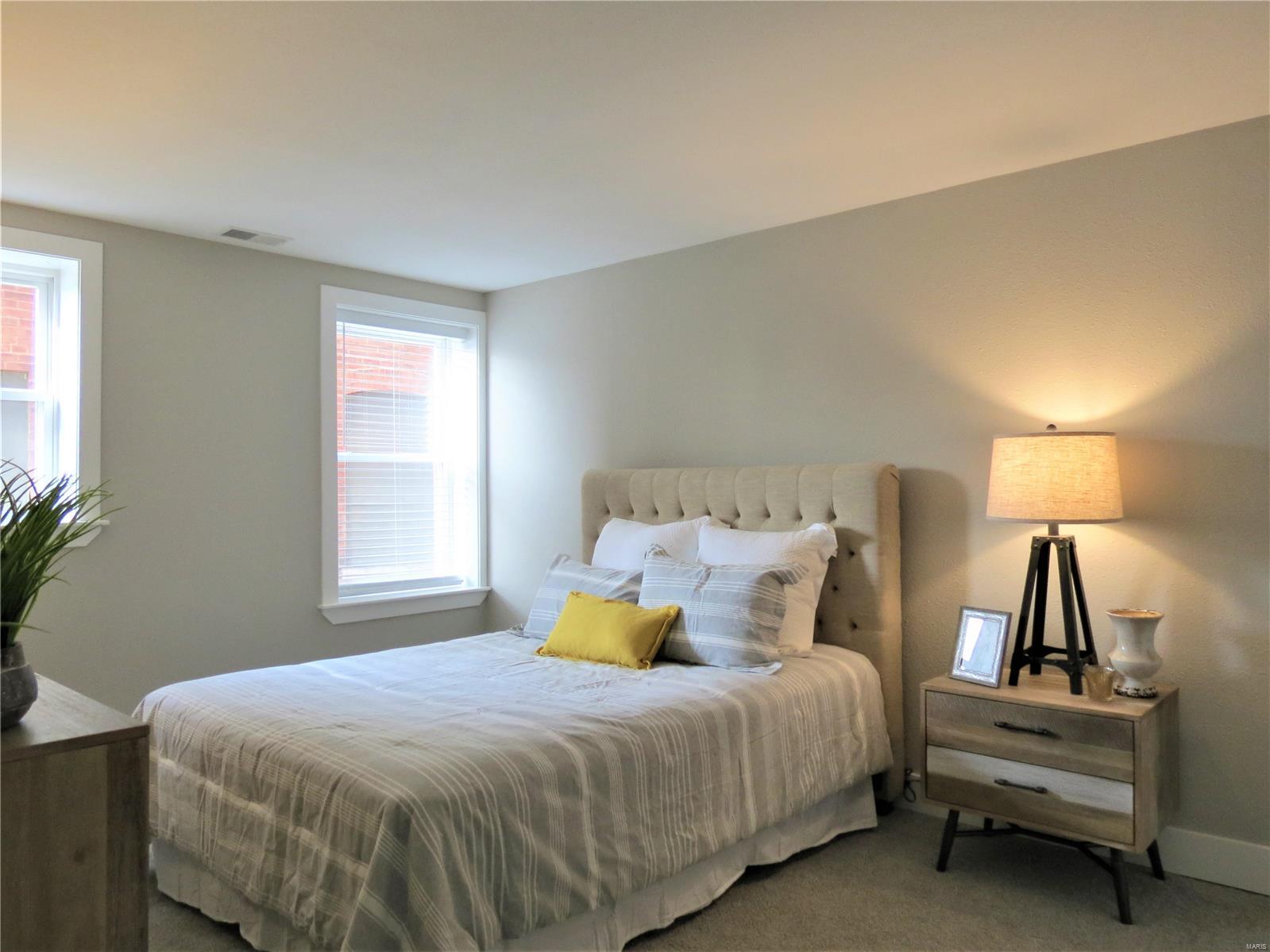 Pershing Ave - Residential Income