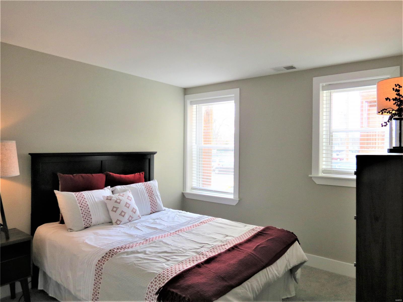 Pershing Ave - Residential Income