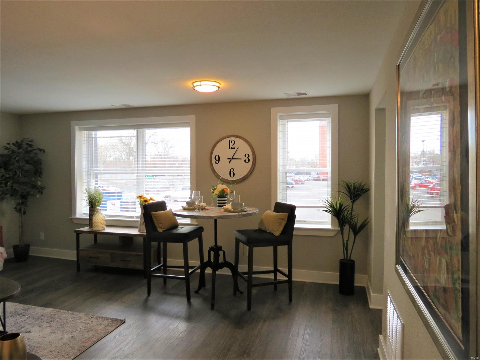 Pershing Ave - Residential Income