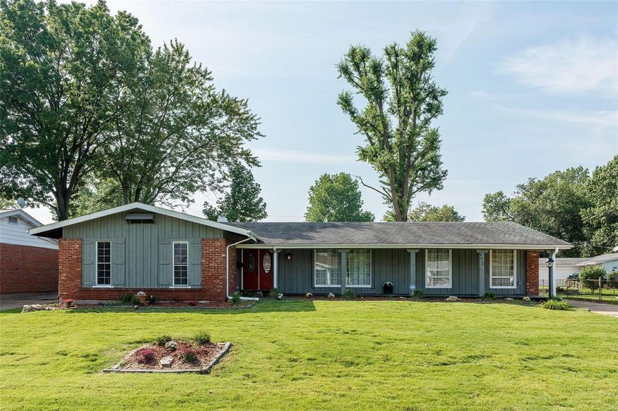 No Showings until open house 09/22/19
This nice spacious home is located in paddock meadows which features 3 bedrooms and 3 bathrooms. The eat in kitchen includes new cabinetry with granite countertops. Family room includes a beautiful fireplace and bamboo flooring. This house is a must see!