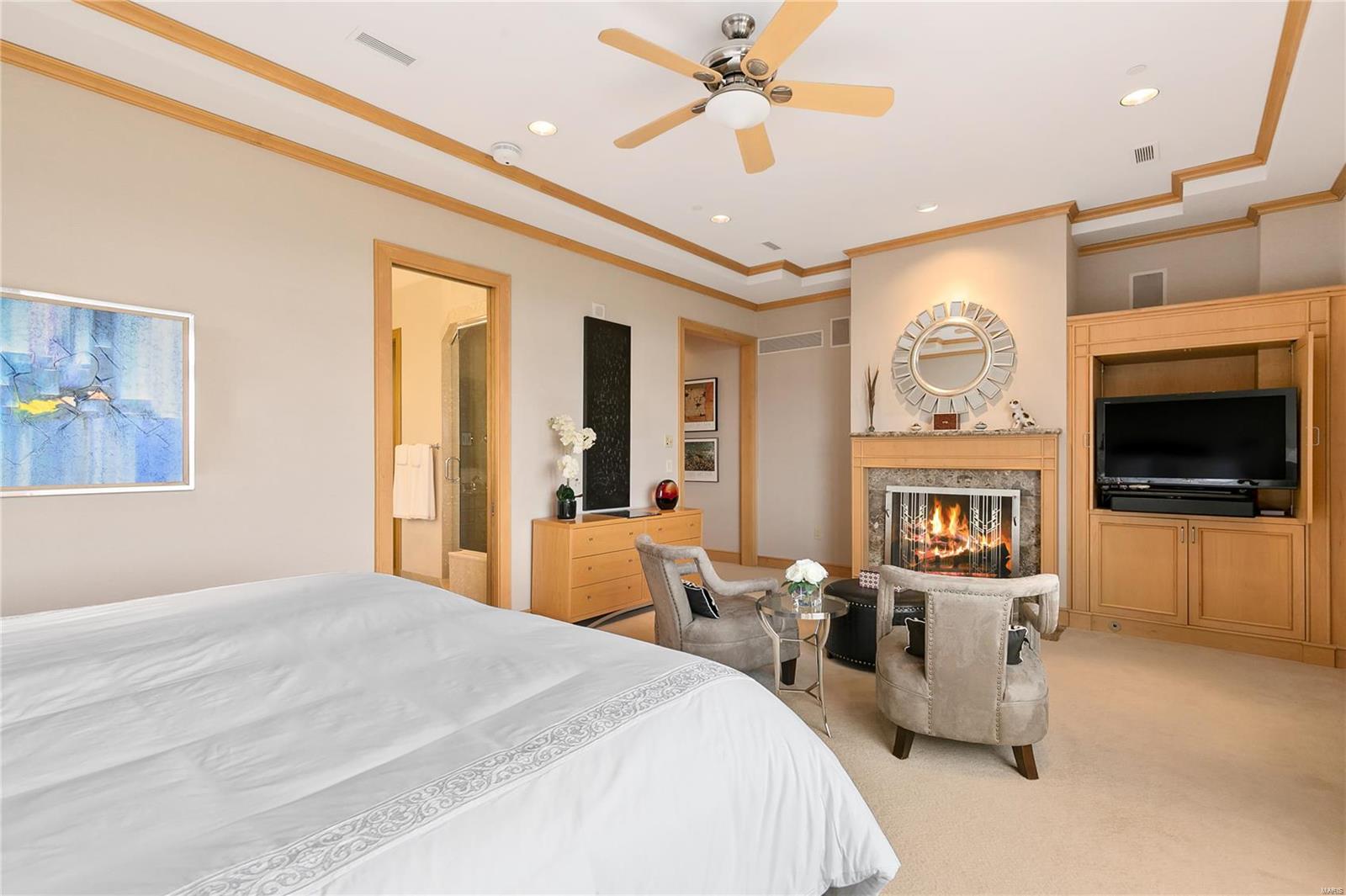 Residence At 800 S Hanley A Condo - Residential