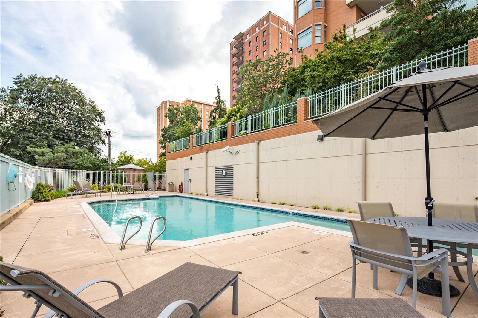 Residence At 800 S Hanley A Condo - Residential