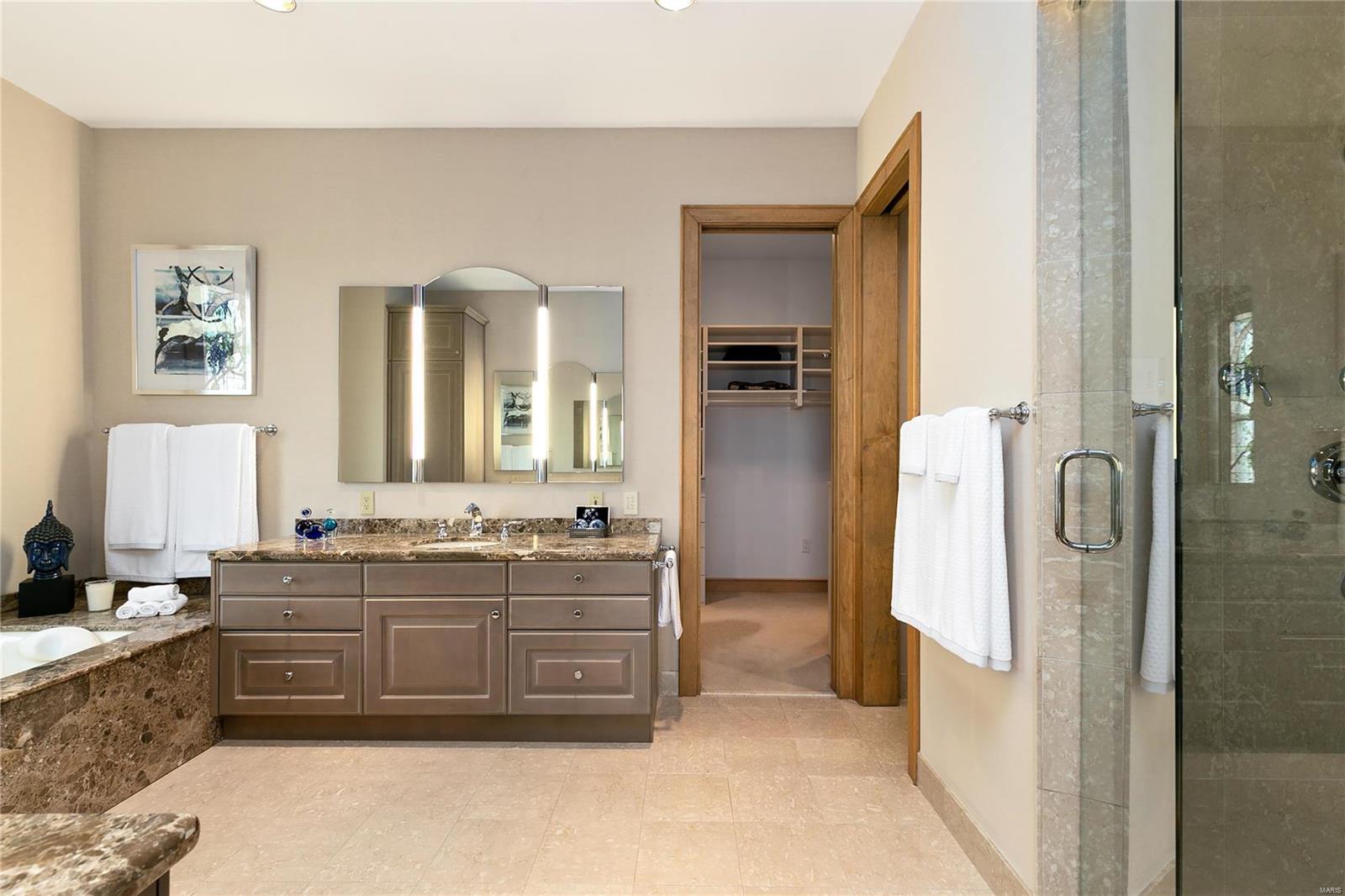 Residence At 800 S Hanley A Condo - Residential