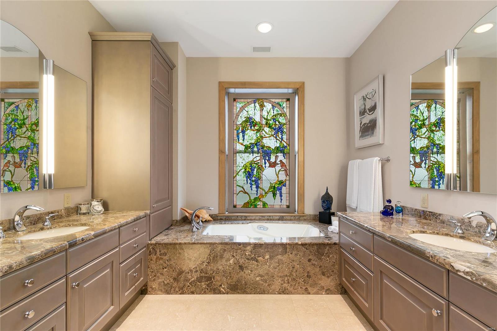 Residence At 800 S Hanley A Condo - Residential