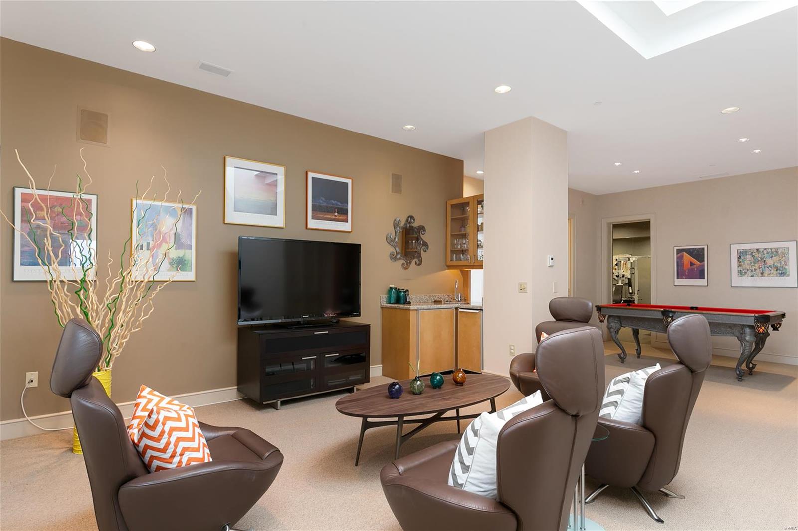 Residence At 800 S Hanley A Condo - Residential