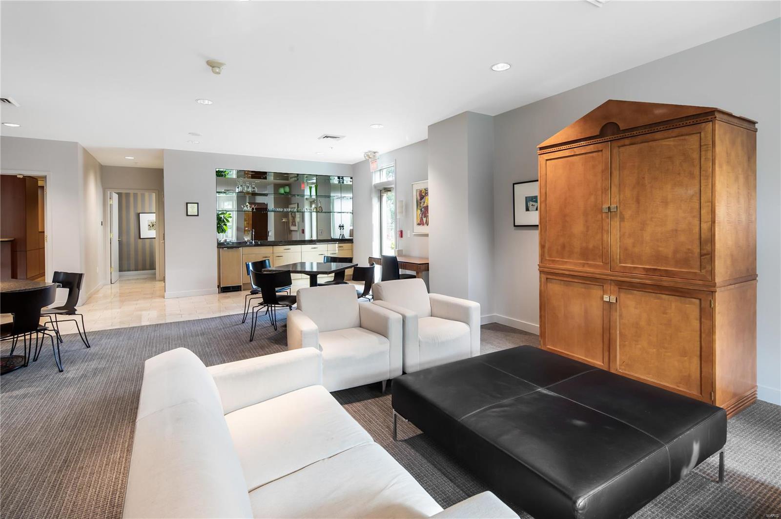 Residence At 800 S Hanley A Condo - Residential