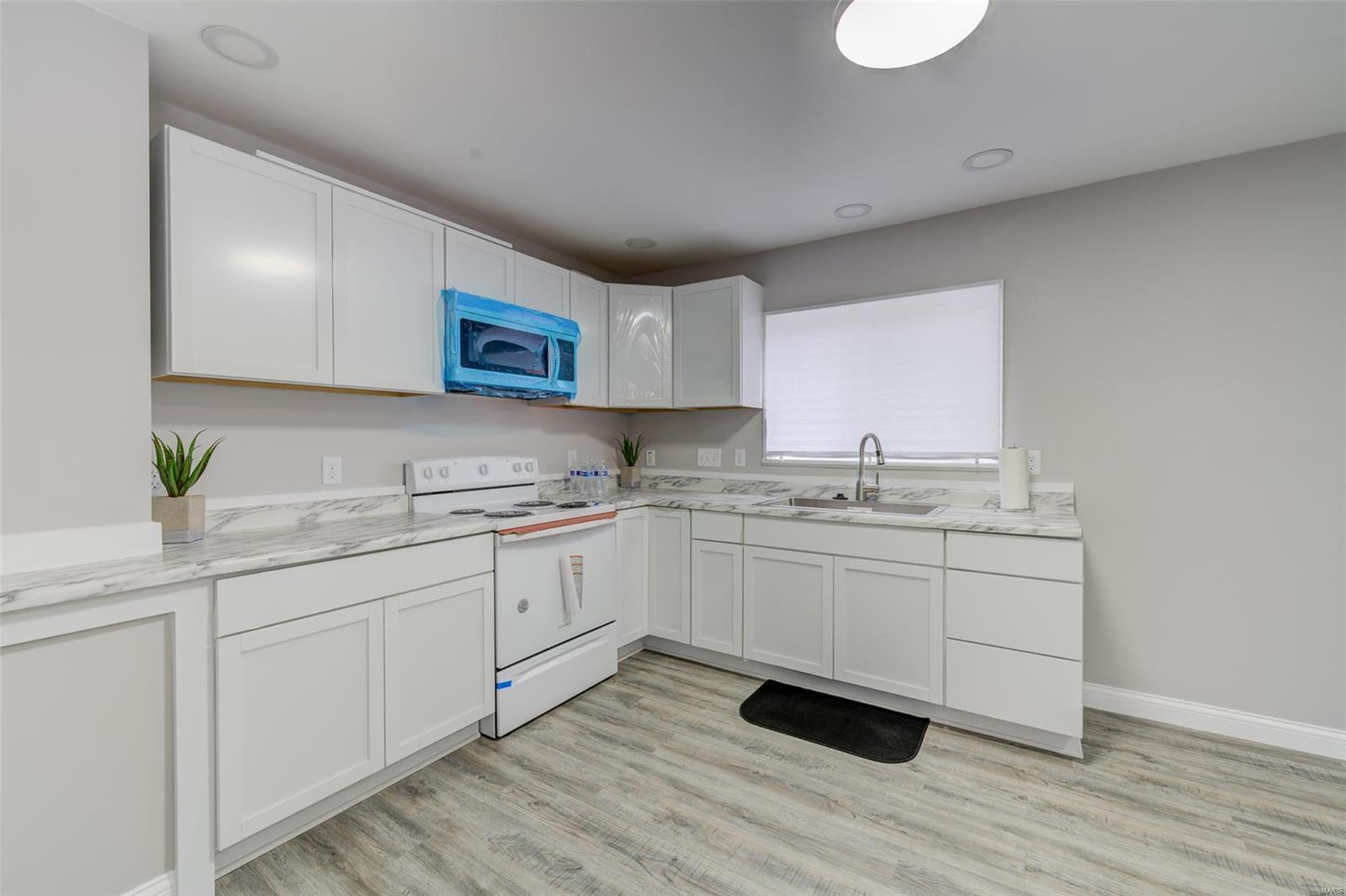 St Louis, Missouri 63136, United States, 2 Bedrooms Bedrooms, ,1 BathroomBathrooms,Residential,Pending,101036