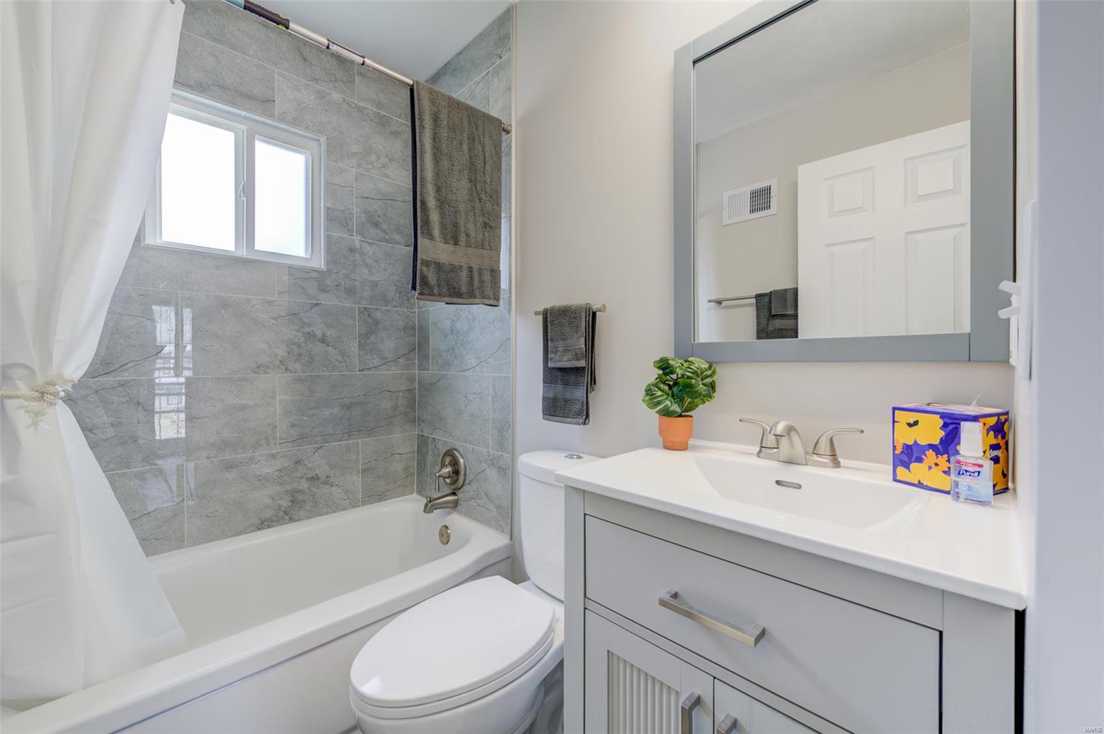 St Louis, Missouri 63136, United States, 2 Bedrooms Bedrooms, ,1 BathroomBathrooms,Residential,Pending,101036