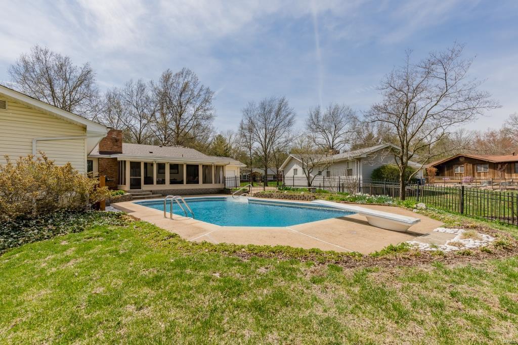 Maison Manor - Residential